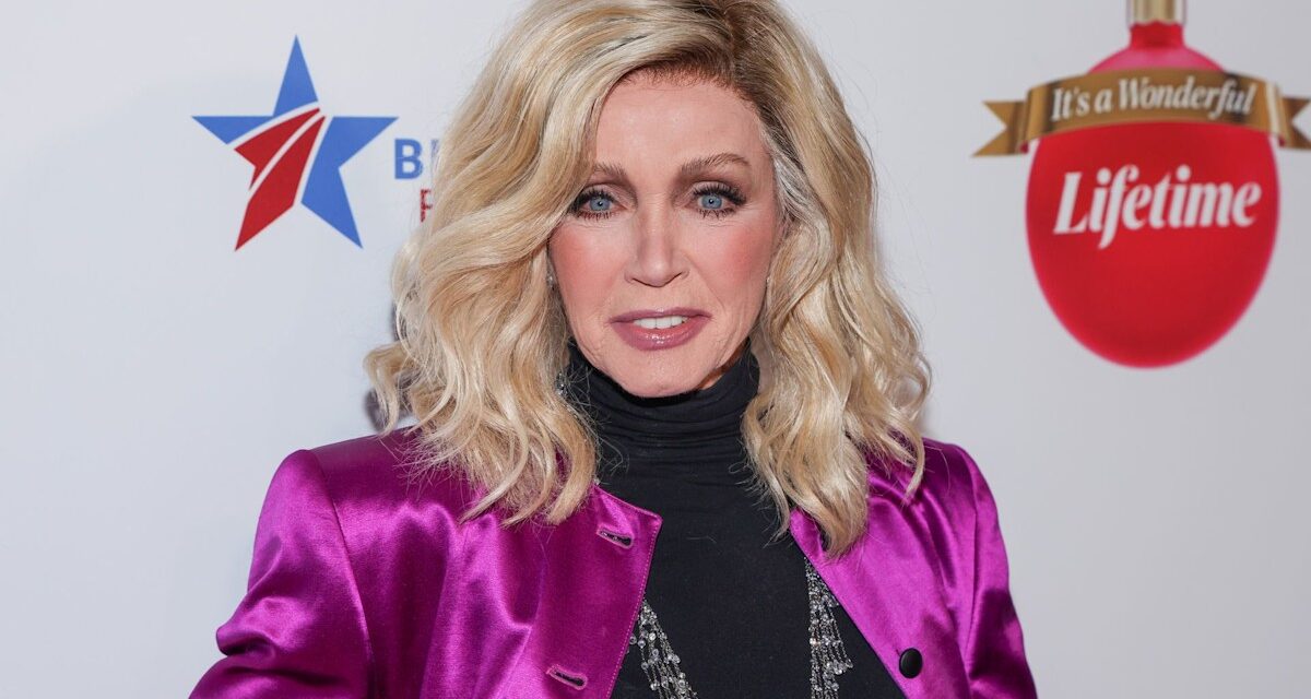 La star de Knots Landing, Donna Mills, révèle une rencontre terrifiante avec un harceleur