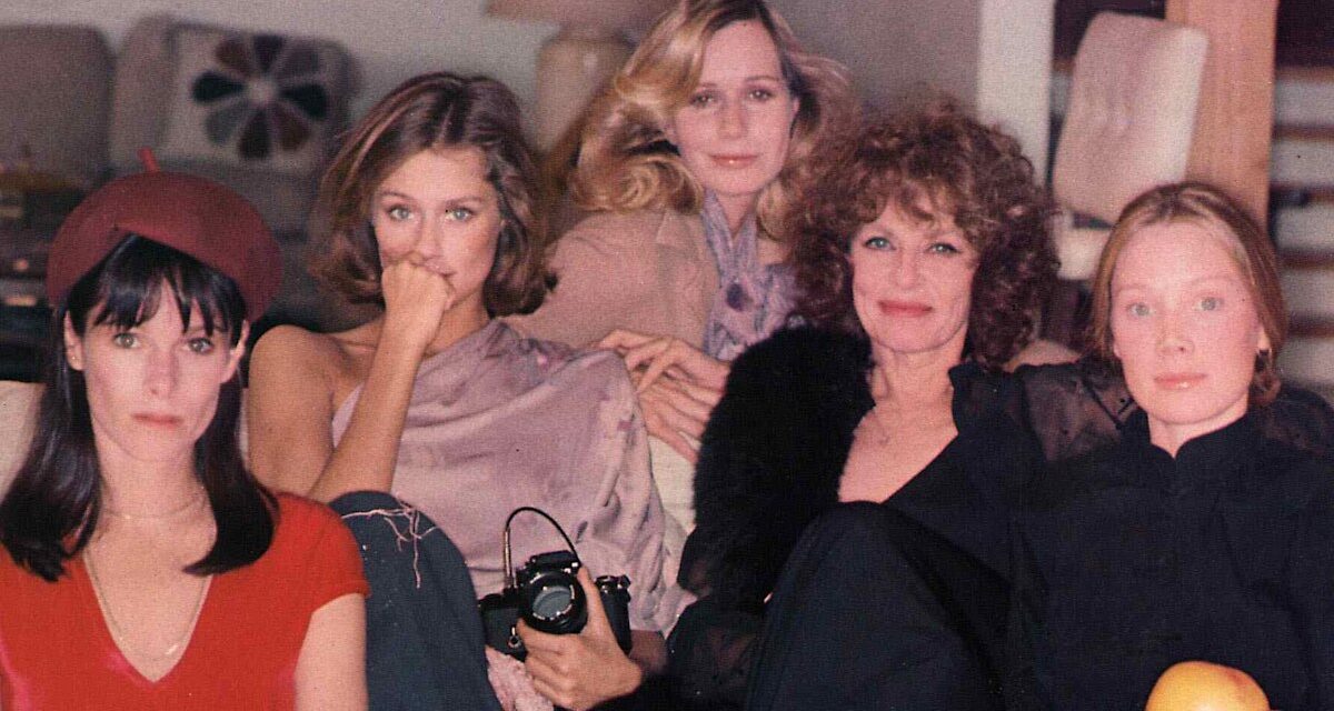 Ce mannequin et star du cinéma des années 70 a toujours l&rsquo;air intemporel à 82 ans