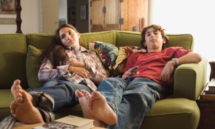 Votre relation vous semble ennuyeuse ? Les thérapeutes révèlent comment raviver l’étincelle