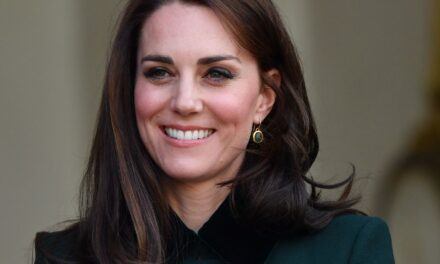 La princesse Kate a porté ces boucles d&rsquo;oreilles au moins 7 fois et elles font partie des soldes du Black Friday avec 50 % de réduction