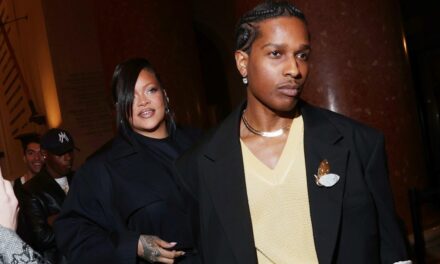 Rihanna vole la vedette dans un cuir audacieux de la tête aux pieds lors d&rsquo;une rare sortie