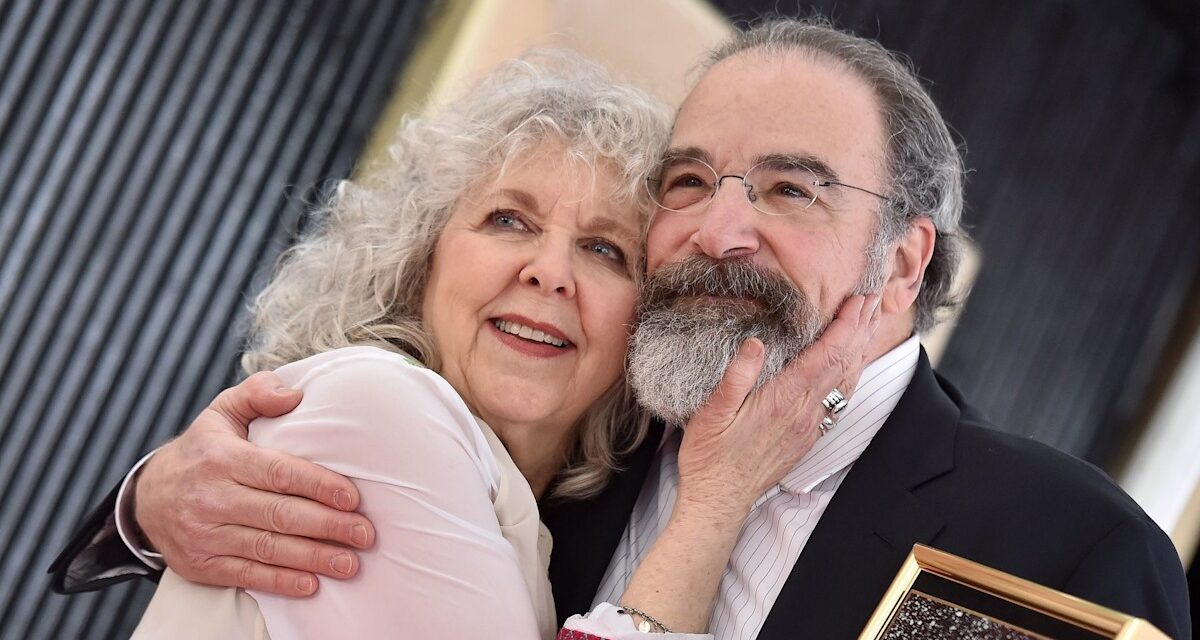 Le mariage de la star de Inside Homeland Mandy Patinkin avec sa célèbre épouse dure depuis 45 ans