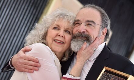 Le mariage de la star de Inside Homeland Mandy Patinkin avec sa célèbre épouse dure depuis 45 ans