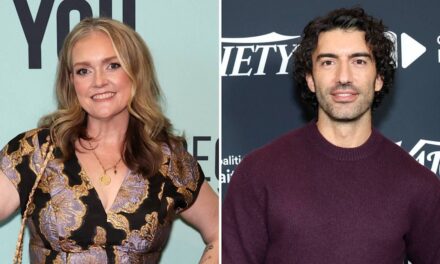 Les textes dévoilés de Colleen Hoover révèlent que l&rsquo;auteur aurait été « personnellement déçu » par Justin Baldoni et « s&rsquo;est senti obligé » de choisir son camp