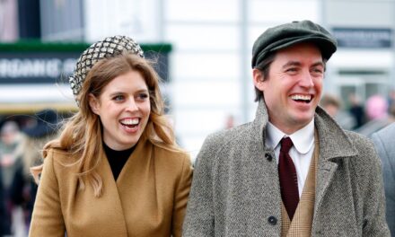 Le mari de la princesse Béatrice dévoile une salle de cinéma épique avec un canapé sans fin