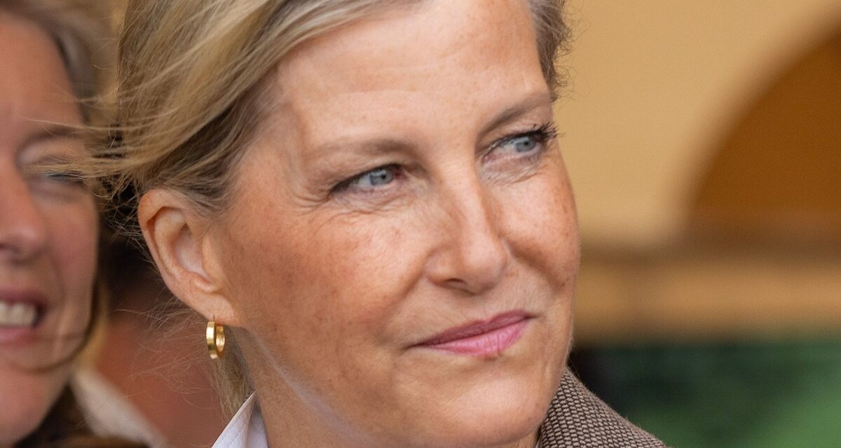 La duchesse Sophie apporte un changement rare à ses cheveux blonds sable – garantis pour durer toute la journée