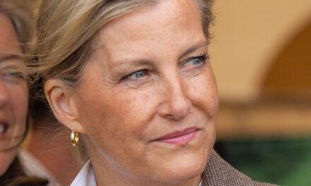La duchesse Sophie apporte un changement rare à ses cheveux blonds sable – garantis pour durer toute la journée