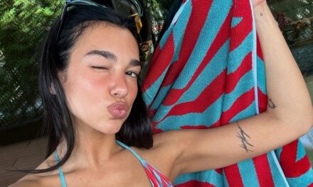 La garde-robe hivernale de Dua Lipa comprend de petits bikinis, des soutiens-gorge à paillettes et de gros colliers à breloques