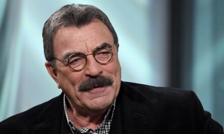 À l’intérieur du vaste ranch californien de 63 acres de Tom Selleck