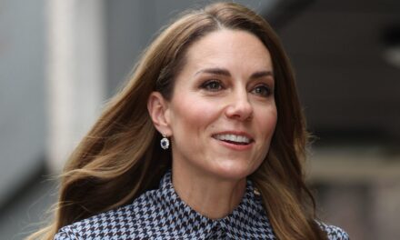 La robe crayon moulante de Kate Middleton réapparaît après 3 ans