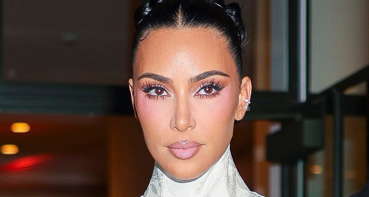 Le réalisateur de All&rsquo;s Fair répond aux critiques cinglantes de la série Kim Kardashian – et révèle ce qui va arriver