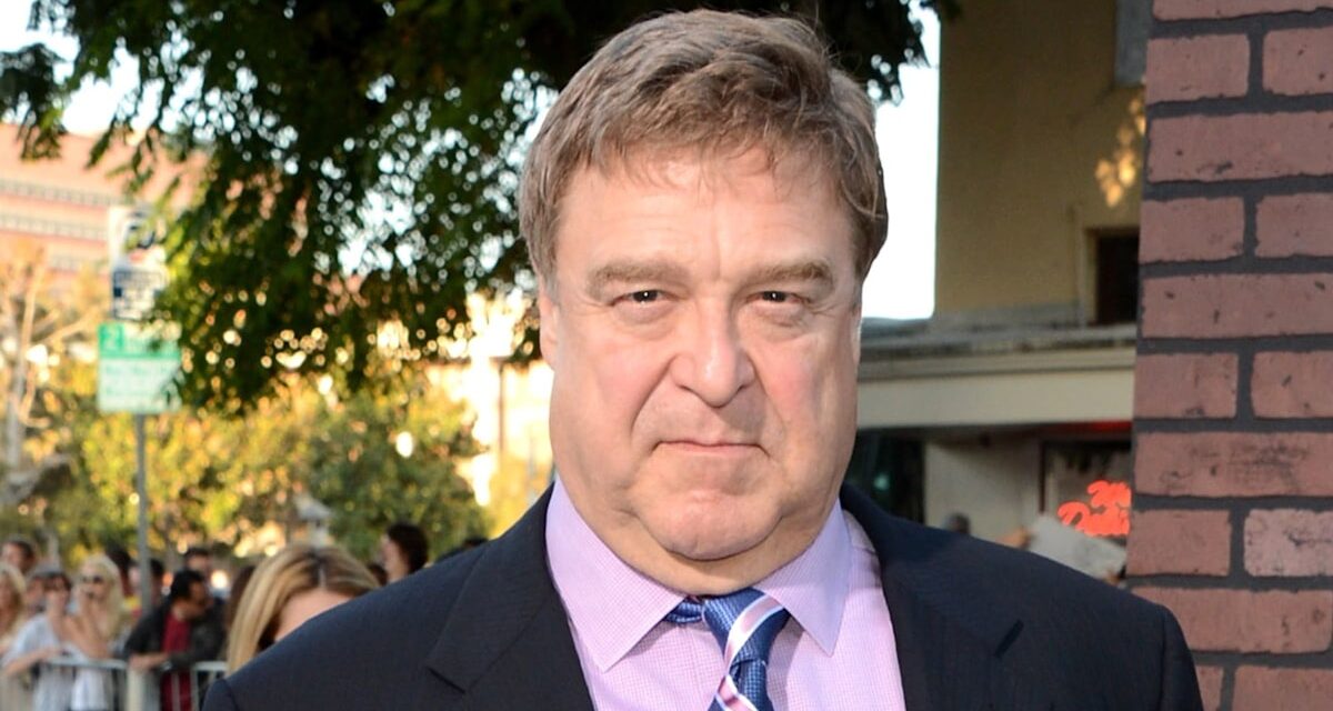 John Goodman a des fans qui font une double-prise avec une nouvelle apparence méconnaissable après une perte de poids de 200 livres