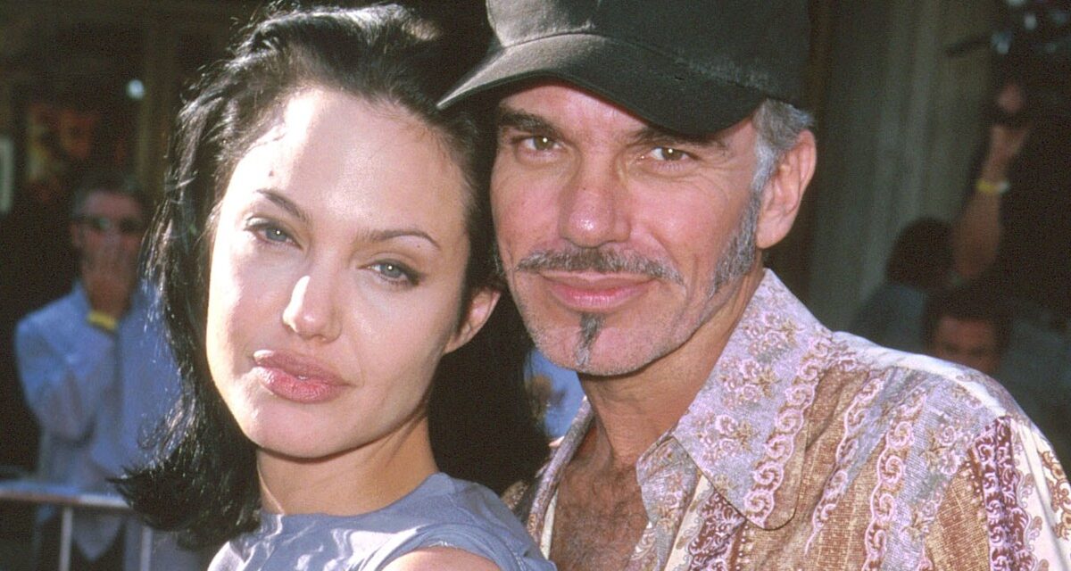 Billy Bob Thornton remet les pendules à l&rsquo;heure en portant une fiole du sang d&rsquo;Angelina Jolie, 22 ans après son divorce