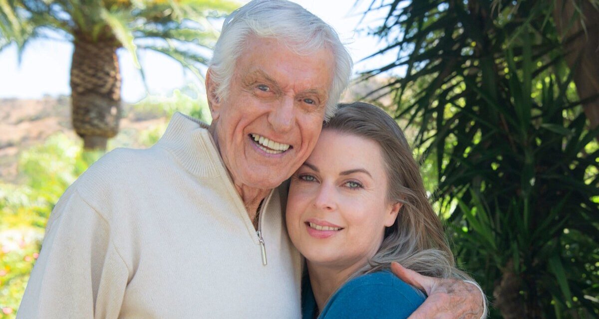 L&rsquo;épouse de Dick Van Dyke révèle une situation terrifiante : « Je ne me sens pas à l&rsquo;aise pour sortir »