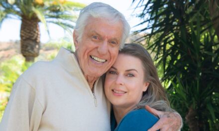 Dick Van Dyke, 99 ans, partage le secret de sa relation amoureuse avec sa femme Arlene, 54 ans