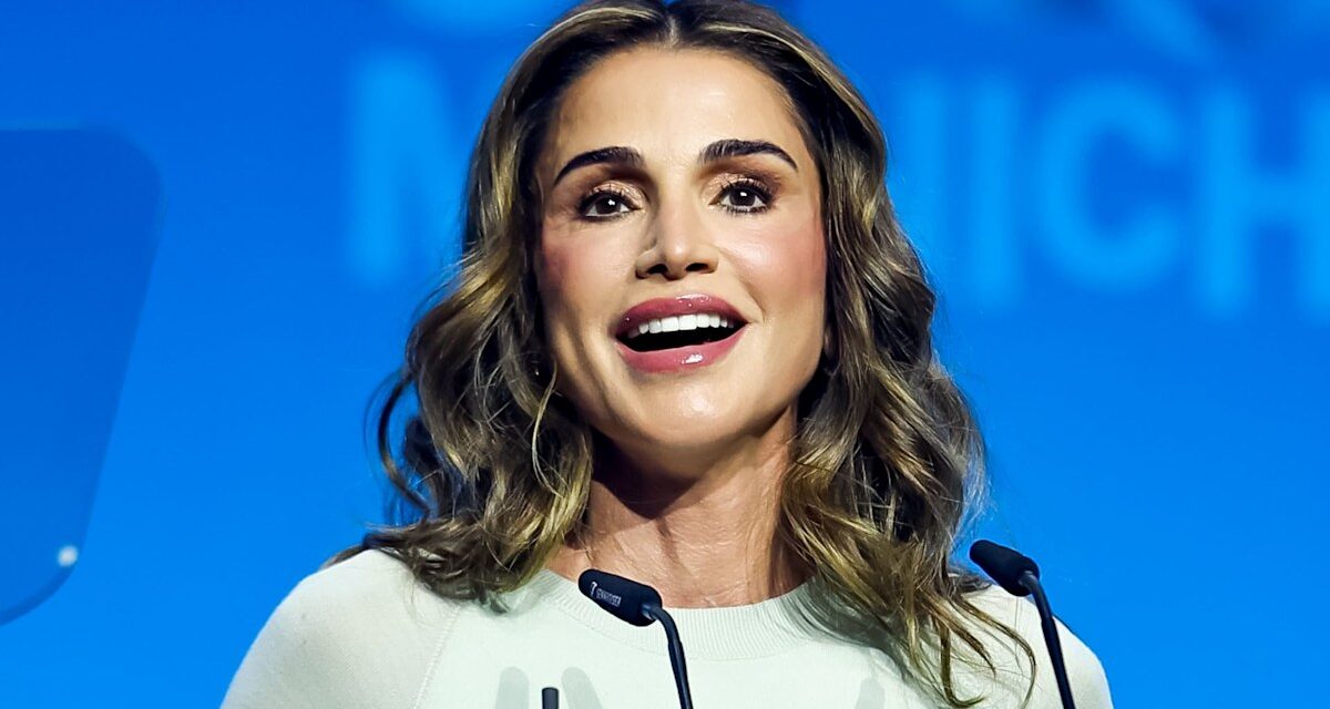 La reine Rania vient de porter le pantalon tonneau le plus « audacieux » que nous ayons jamais vu