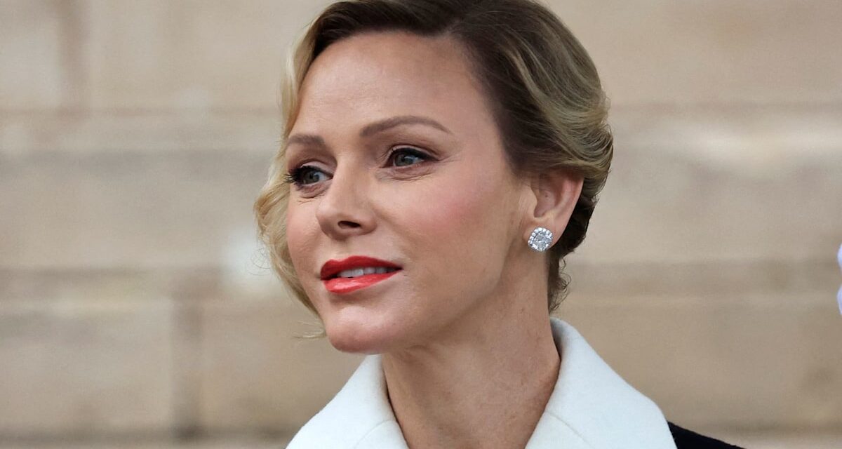 La princesse Charlene est « raffinée et architecturale » dans une robe cape à 840 £ – et des talons Carrie Bradshaw