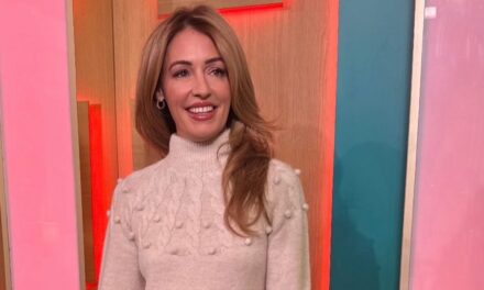 Cat Deeley portait la robe tricotée de ses rêves avec les bottes hauteur genou les plus parfaites