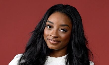 Simone Biles révèle pleinement les chirurgies plastiques qu&rsquo;elle a subies : « Ouverte, honnête et accessible »