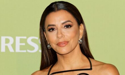 Eva Longoria semble méconnaissable lors de sa dernière sortie sur le tapis rouge