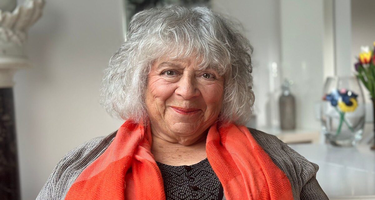 La maison de 10 000 £ de Miriam Margolyes au sommet d&rsquo;une falaise qu&rsquo;elle laisse derrière elle à sa partenaire Heather