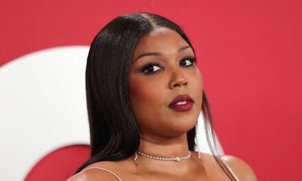 Lizzo lance un nouveau look spectaculaire pour 2026