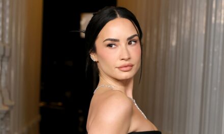 Demi Lovato est plus belle que jamais en bikini rétro au milieu de vacances ensoleillées