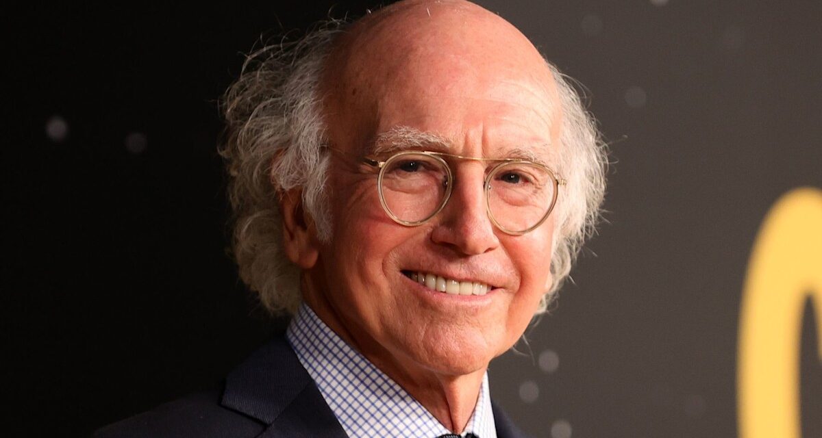 La fille de Larry David, Cazzie, 31 ans, impressionne avec sa mini-jupe et ses bottes tendance