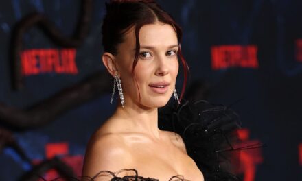 Le nouveau moment enflammé de cheveux et de mini-robe de Millie Bobby Brown fait parler tout le monde