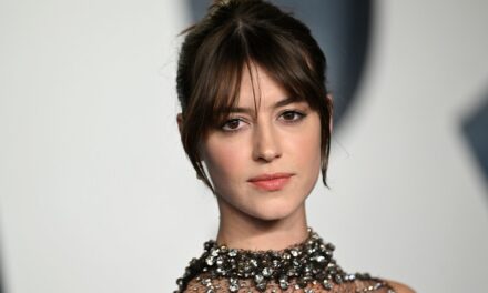 Daisy Edgar-Jones a canalisé son lapin des neiges intérieur dans le look blanc d&rsquo;hiver le plus chic à ce jour