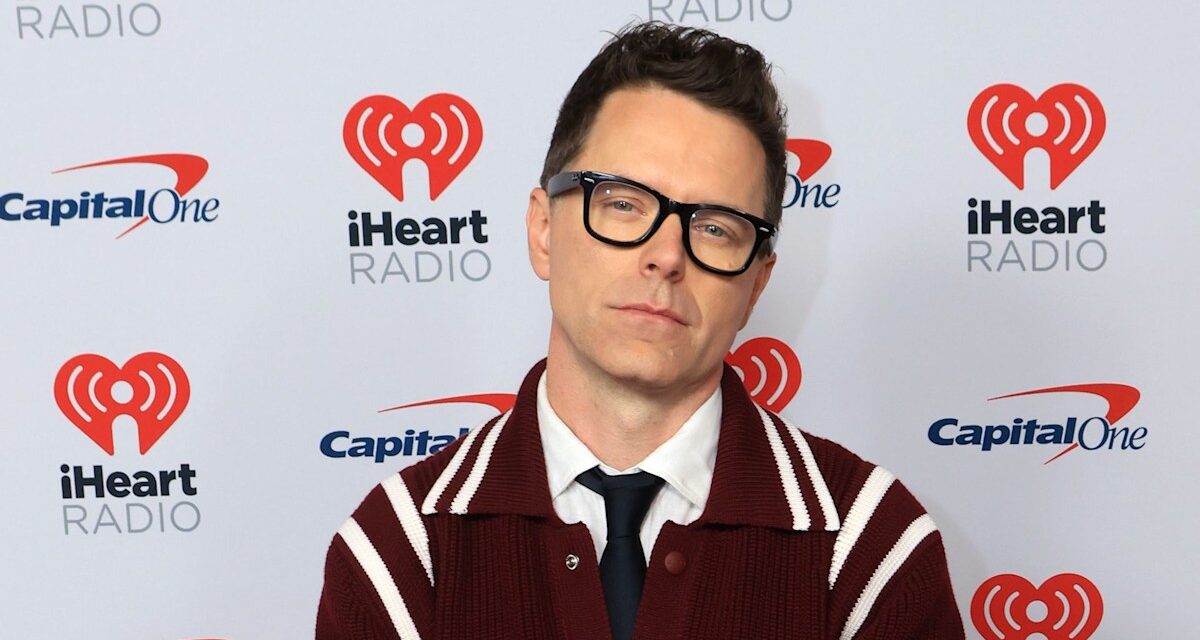 Le vainqueur controversé du DWTS dit qu&rsquo;il a rendu le Trophée Mirrorball après de nouveaux commentaires « blessants » de l&rsquo;hôte