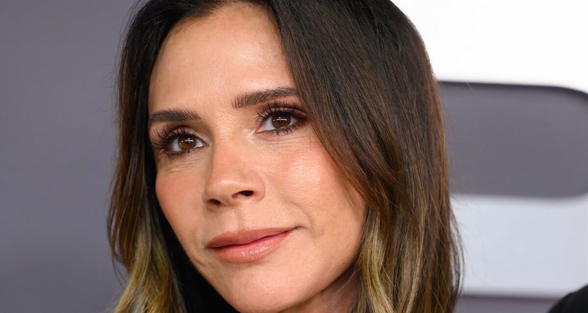 La nouvelle robe « opulente » de Victoria Beckham porte le nom du palais de Buckingham