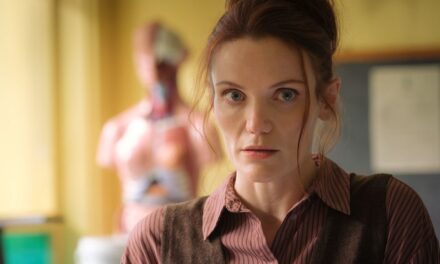 La série policière bien-aimée Return to Paradise saison 2 saluée comme « incroyable »