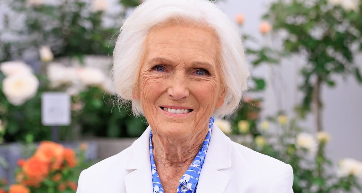 Mary Berry, 90 ans, semble méconnaissable sur une photo découverte de la trentaine