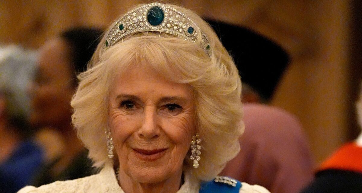 La reine Camilla porte le diadème de mariage de la princesse Eugénie pour une réception fastueuse
