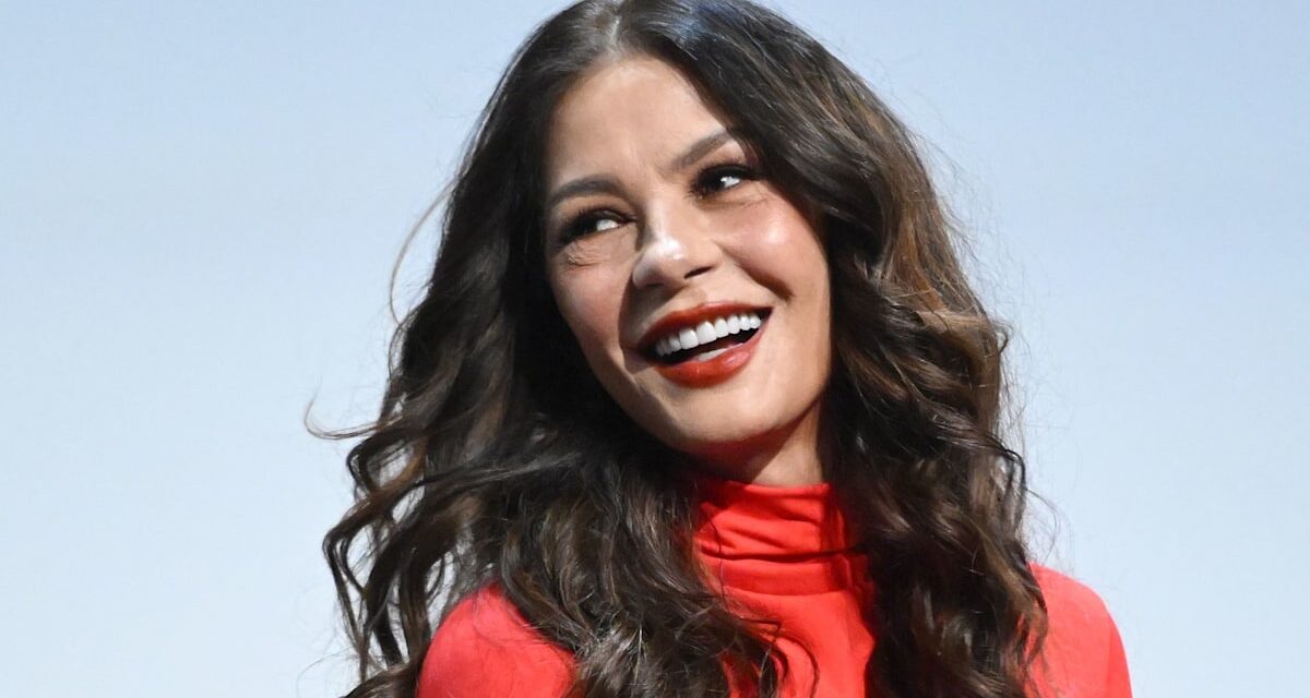 Catherine Zeta-Jones est incroyable lors d&rsquo;un « rendez-vous galant » avec Michael Douglas au F1 Las Vegas