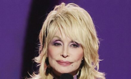 Dolly Parton ravive les craintes des fans pour leur santé en sautant la célébration de son 80e anniversaire