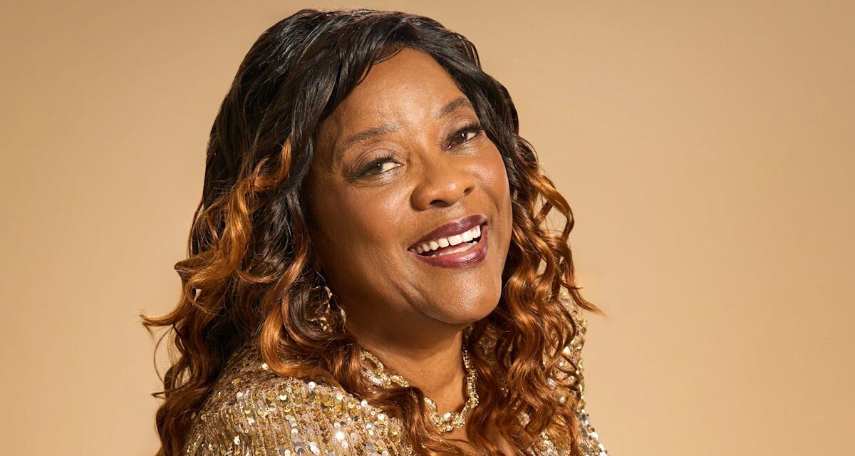 La star de Dreamgirls Loretta Devine, 76 ans, sur le nouveau film de Noël à vie et l&rsquo;amitié avec Sheryl Lee Ralph – exclusive