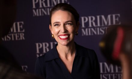 Jacinda Ardern partage un message important pour les dirigeants du monde alors qu&rsquo;elle protège l&rsquo;avenir de sa fille – Exclusif