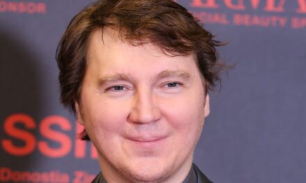 Paul Dano reçoit une mise à jour sur sa carrière après les commentaires cinglants de Quentin Tarantino alors que Daniel Day-Lewis et d&rsquo;autres le défendent