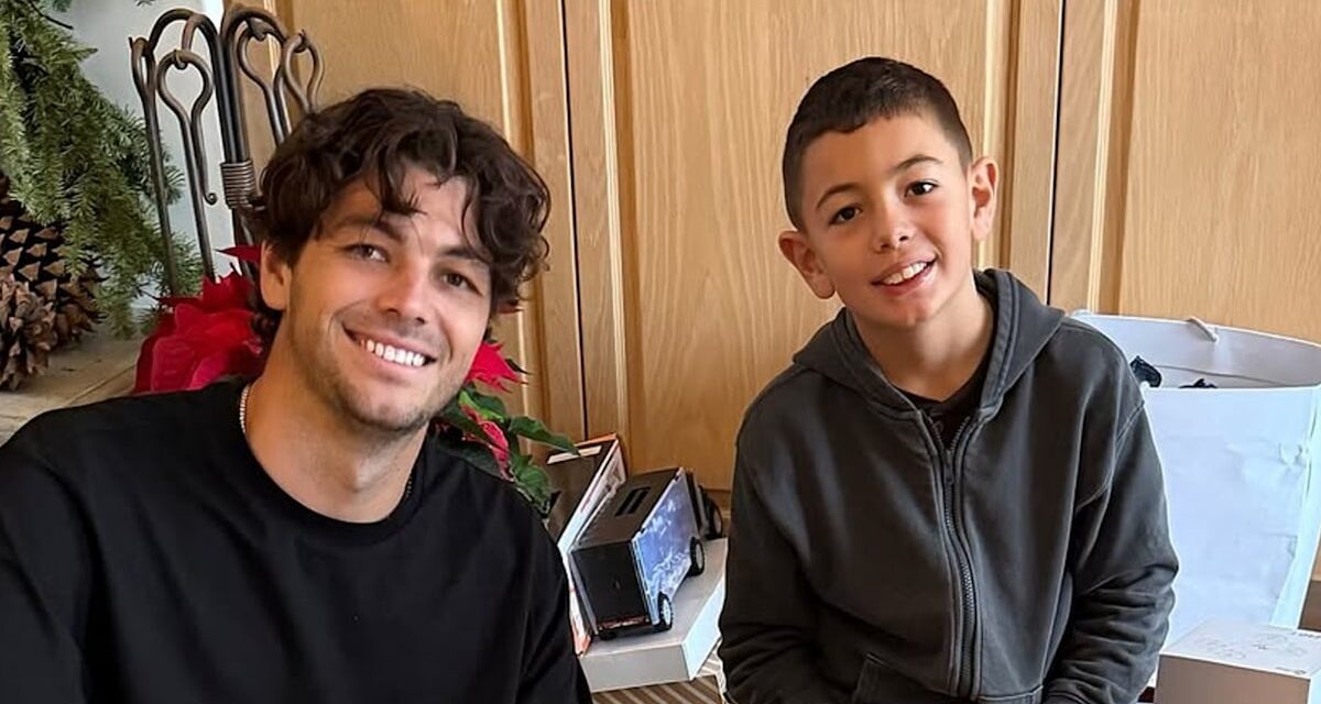 Taylor Fritz partage une photo rare de son fils de huit ans alors qu&rsquo;ils célèbrent Noël