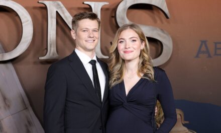 À l&rsquo;intérieur du mariage très privé de la star de The Abandons, Lucas Till, et de sa femme enceinte, l&rsquo;actrice Skyler Samuels