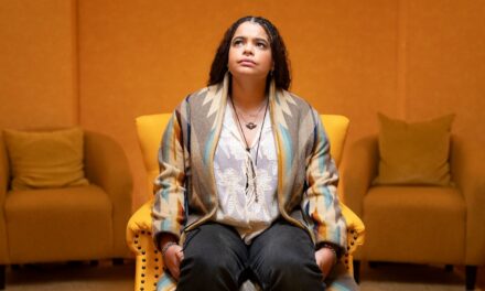 La série « triomphante » en 6 parties de la star de Bridgerton, Big Mood, a un premier aperçu de la saison 2