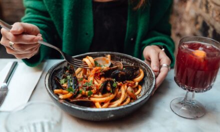 La science qui explique pourquoi nous mangeons plus en hiver – et comment prévenir la prise de poids saisonnière