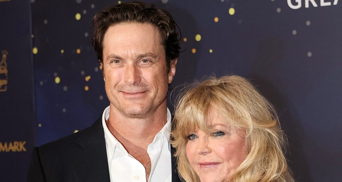 Oliver Hudson dresse un portrait du « grand » Noël du Colorado digne d&rsquo;un Hallmark avec Goldie Hawn et Kurt Russell : — exclusif