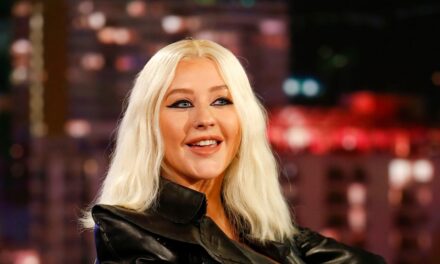 Christina Aguilera fait tourner les têtes avec un nouveau look audacieux après une perte de poids de 50 livres