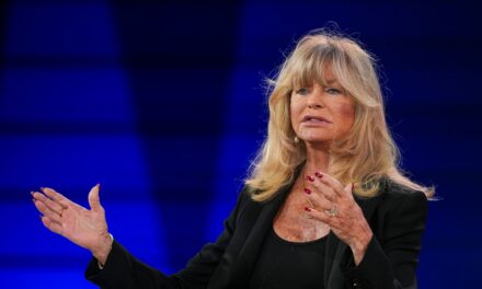 La famille de Goldie Hawn, qui se réunira pour remporter un Oscar, est honorée au gala Make A Wish