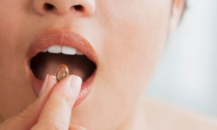 Ce supplément hormonal « puissant » aide à lutter contre les ballonnements, l&rsquo;énergie, les bouffées de chaleur et bien plus encore.