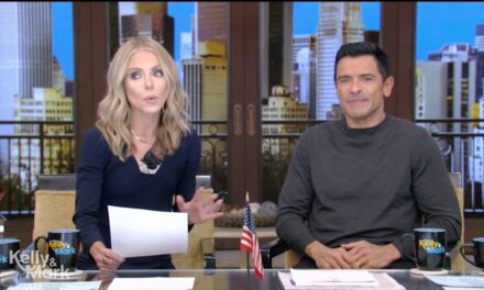 Kelly Ripa et Mark Consuelos révèlent la grande tradition familiale qu&rsquo;ils ont ignorée cette année