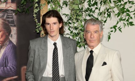 Dylan Brosnan est le mélange parfait du père de 007 Pierce et de la maman modèle Keely sur de nouvelles photos